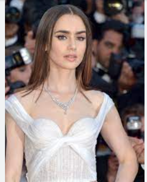 Lily Collins 